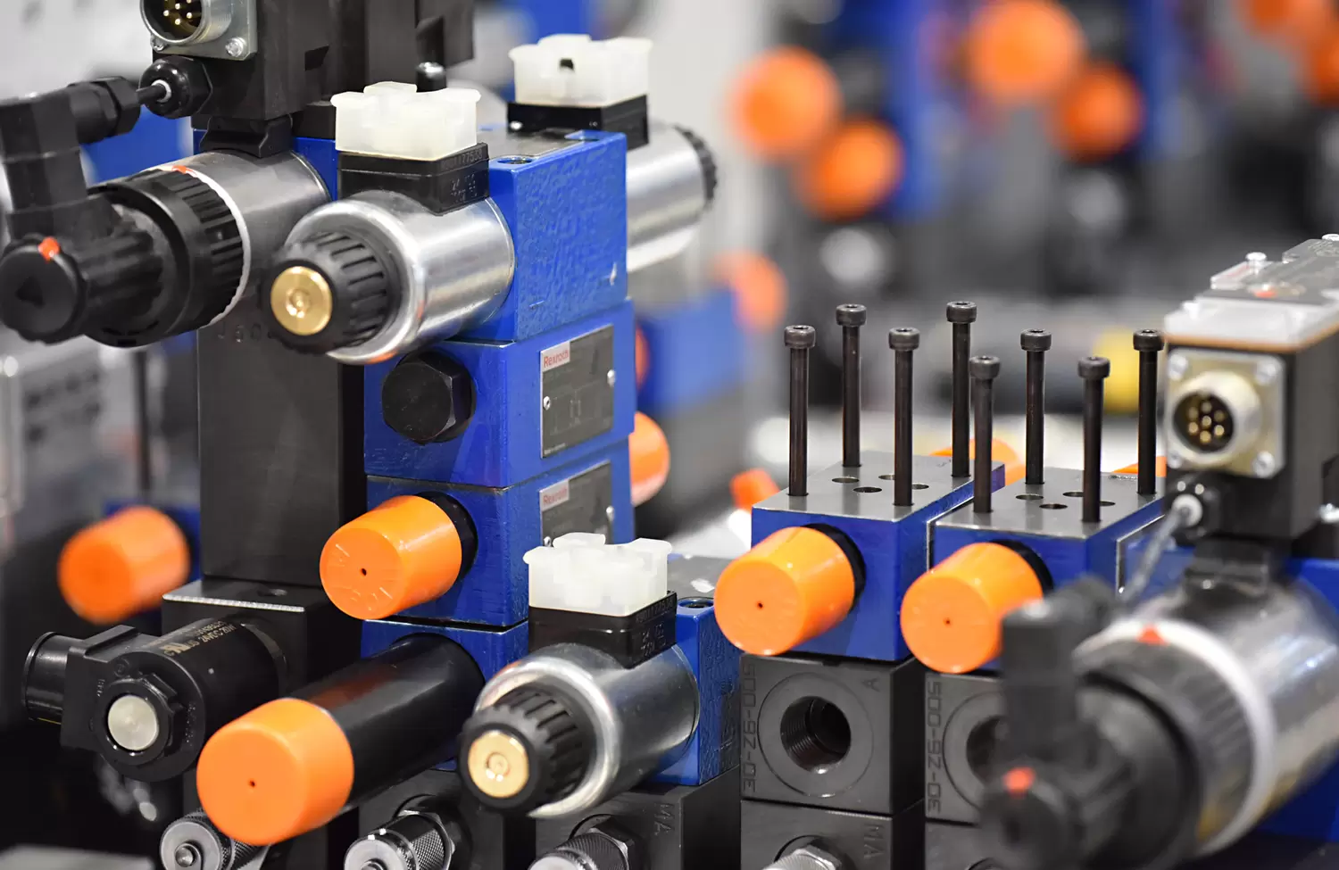 Custom hydraulic manifolds