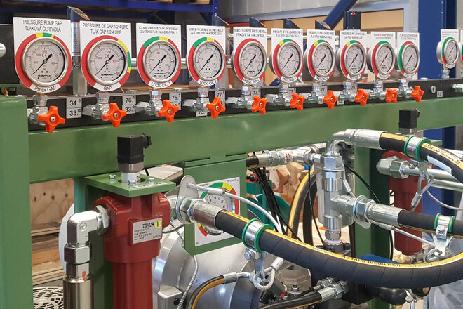 Pic #2 - Hydraulic command and control unit for calender actuators