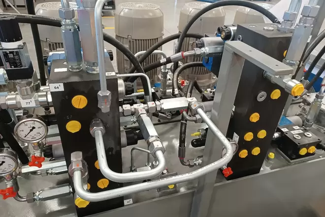 Pic #1 - Centrale oleodinamica per macchinari lavorazione lamiere