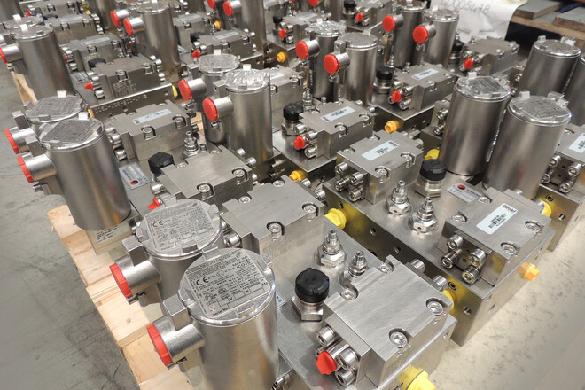 Pic #0 - 90 Compact hydraulic blocks